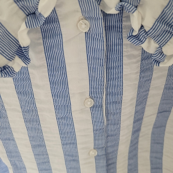 Stradivarius | oversized short sleeve button up blouse with ruffle collar - Picture 7 of 8